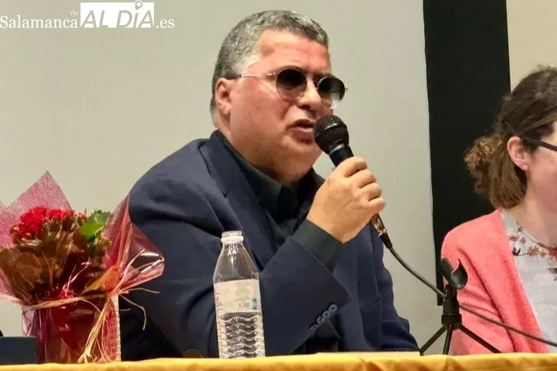 Juan Carlos López Pinto protagonizaba en Macotera la charla ‘Libros para  la Solidaridad’