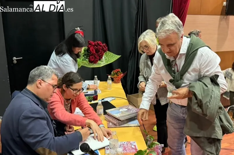 Juan Carlos López Pinto protagonizaba en Macotera la charla ‘Libros para  la Solidaridad’