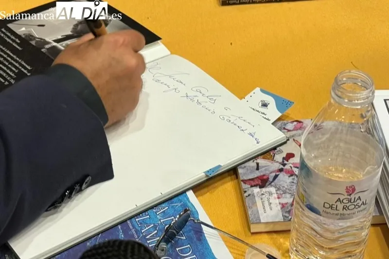 Juan Carlos López Pinto protagonizaba en Macotera la charla ‘Libros para  la Solidaridad’