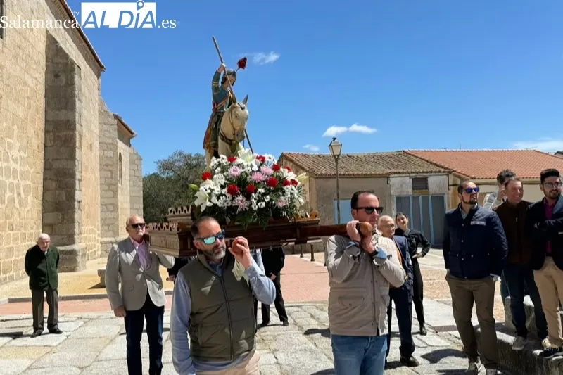 Santiago de la Puebla celebraba la tradicional procesión de San Jorge