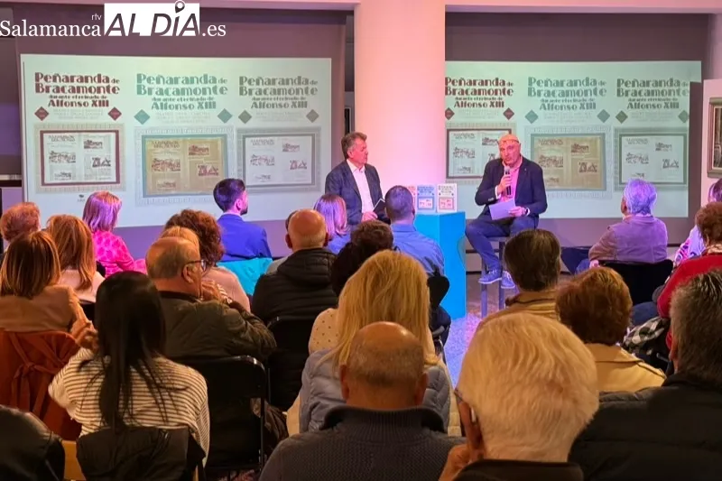 Foto 4 - &lsquo;Pe&ntilde;aranda de Bracamonte durante el reinado de Alfonso XIII&rsquo; &uacute;ltimo libro de Higinio Orgaz y sus hijas Beatriz y Mar&iacute;a, llena de expectaci&oacute;n y p&uacute;blico el CDS