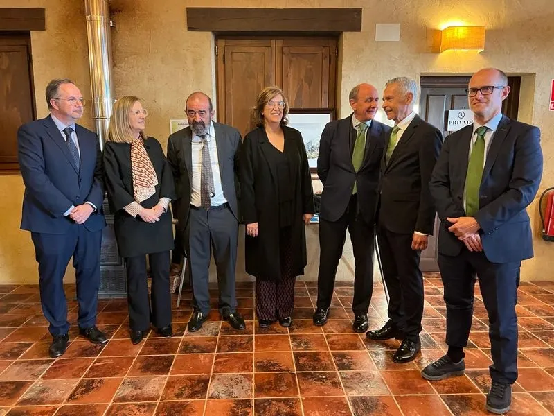 Inauguración de una renovada iluminación sostenible de la cuádruple esclusa del Canal de Castilla.