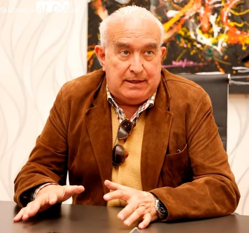 Jesús Castaño, presidente de la Asociación Nacional de Criadores de Ganado Vacuno de Raza Morucha Selecta, en los estudios de SALAMANCA AL DÍA. Foto de David Sañudo