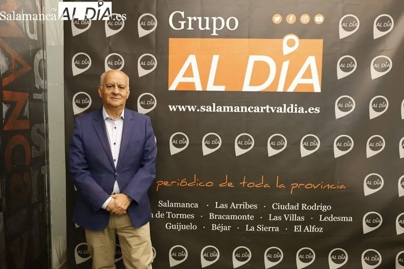 Joaquín Merchán, presidente del Consejo General de Graduados Sociales de España, en los estudios de SALAMANCA AL DÍA. Foto de David Sañudo