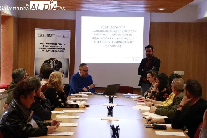 Jornada de CEOE CEPYME Salamanca dedicada a la nueva ordenanza municipal sobre instalación de rótulos. Foto de Raúl Riego