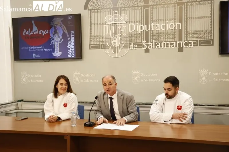 El diputado provincial de Turismo en Salamanca, Juan Carlos Zaballos, junto a participantes de la provincia en Salón Gourmets. Foto: David Sañudo