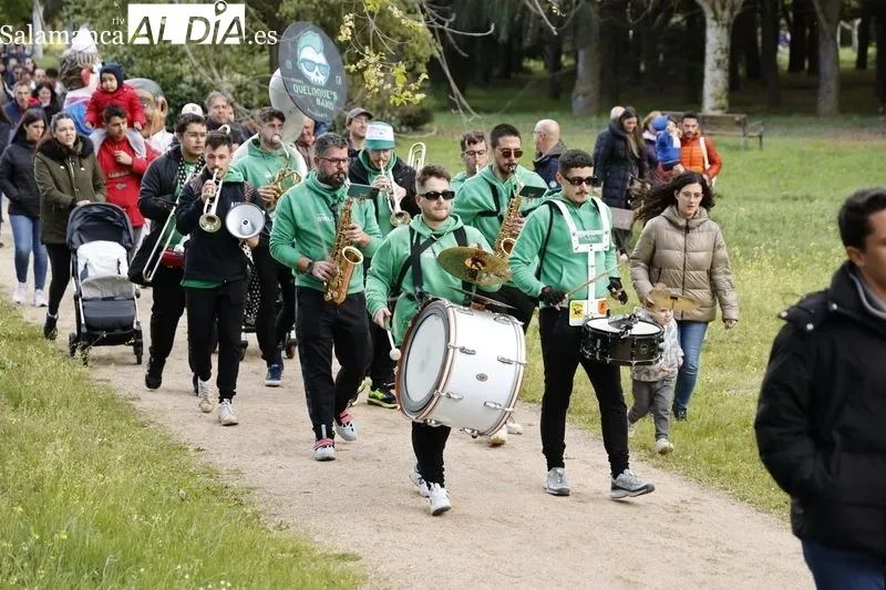 Cientos de personas celebran el Lunes de Aguas 2024 en La Aldehuela. Fotos: David Sañudo.
