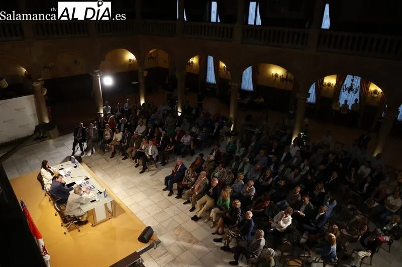 Presentación del libro de Graciano Palomo 'Éxodo y poder, una historia crítica de la derecha española' en el Casino de Salamanca. Fotos: David Sañudo