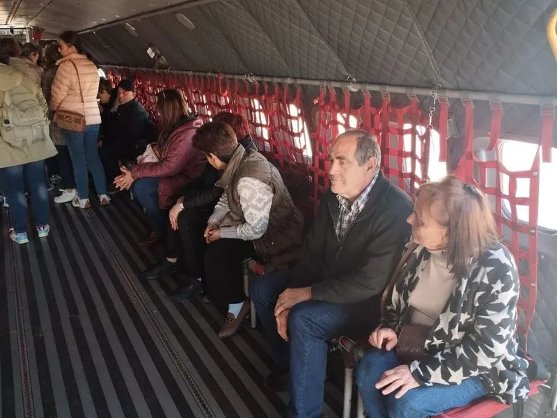 Visita del colectivo de mayores de Santa Marta a la Base Aérea de Matacán