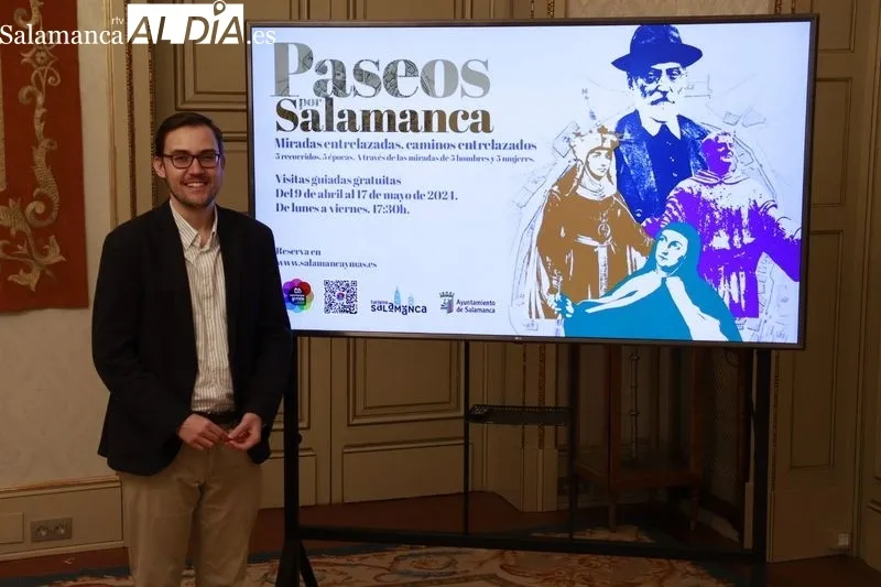 El concejal de Turismo, Ángel Fernández, ha presentado esta mañana una nueva edición de los ‘Paseos por Salamanca’. Foto de Raúl Riego