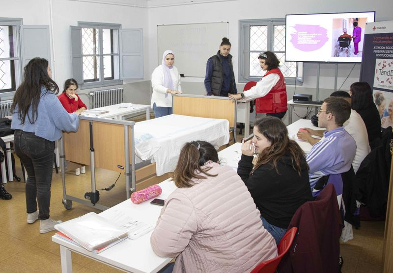 El proyecto TándEM de Cruz Roja aborda el desempleo juvenil con una tasa de éxito laboral del 73% en Salamanca