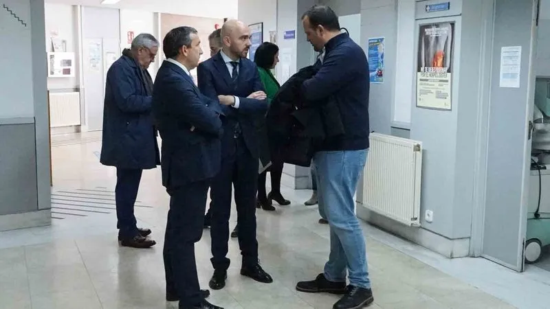 Visita del director general de Calidad e Infraestructuras Sanitarias de la Junta de Castilla y León al Centro de Salud de Santa Marta.