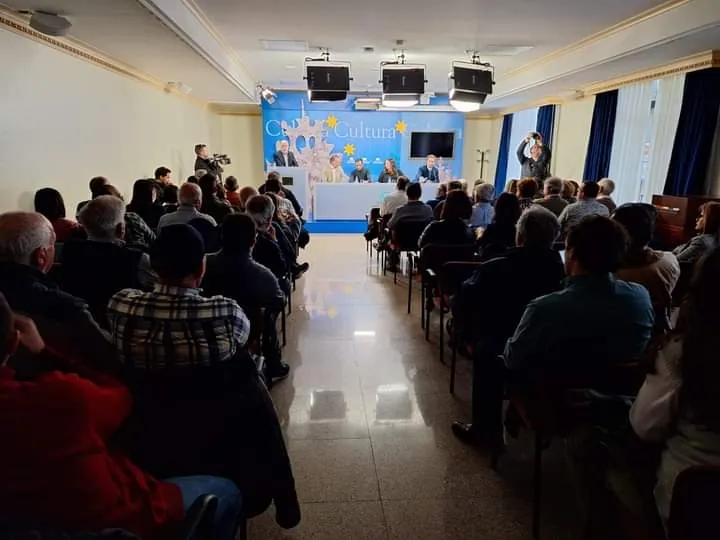 Foto 5 - La figura del sobresaliente llena la Sala de la Palabra