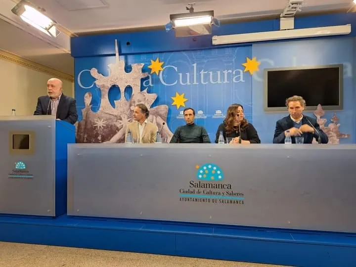 Foto 4 - La figura del sobresaliente llena la Sala de la Palabra