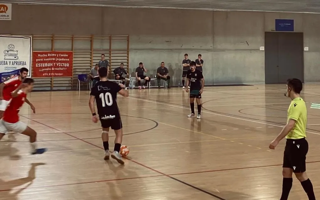 Foto 4 - El III Senior da la campanada en la cancha del 2&ordm; clasificado