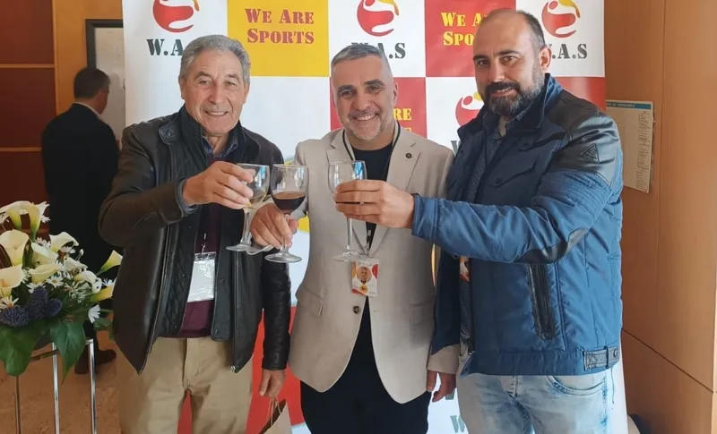 Al Congreso transfronterizo sobre deporte en los núcleos rurales acudía el alcalde de Vilvestre, Juán Ángel Gorjón (d), y el concejal Diego Vacas (i)