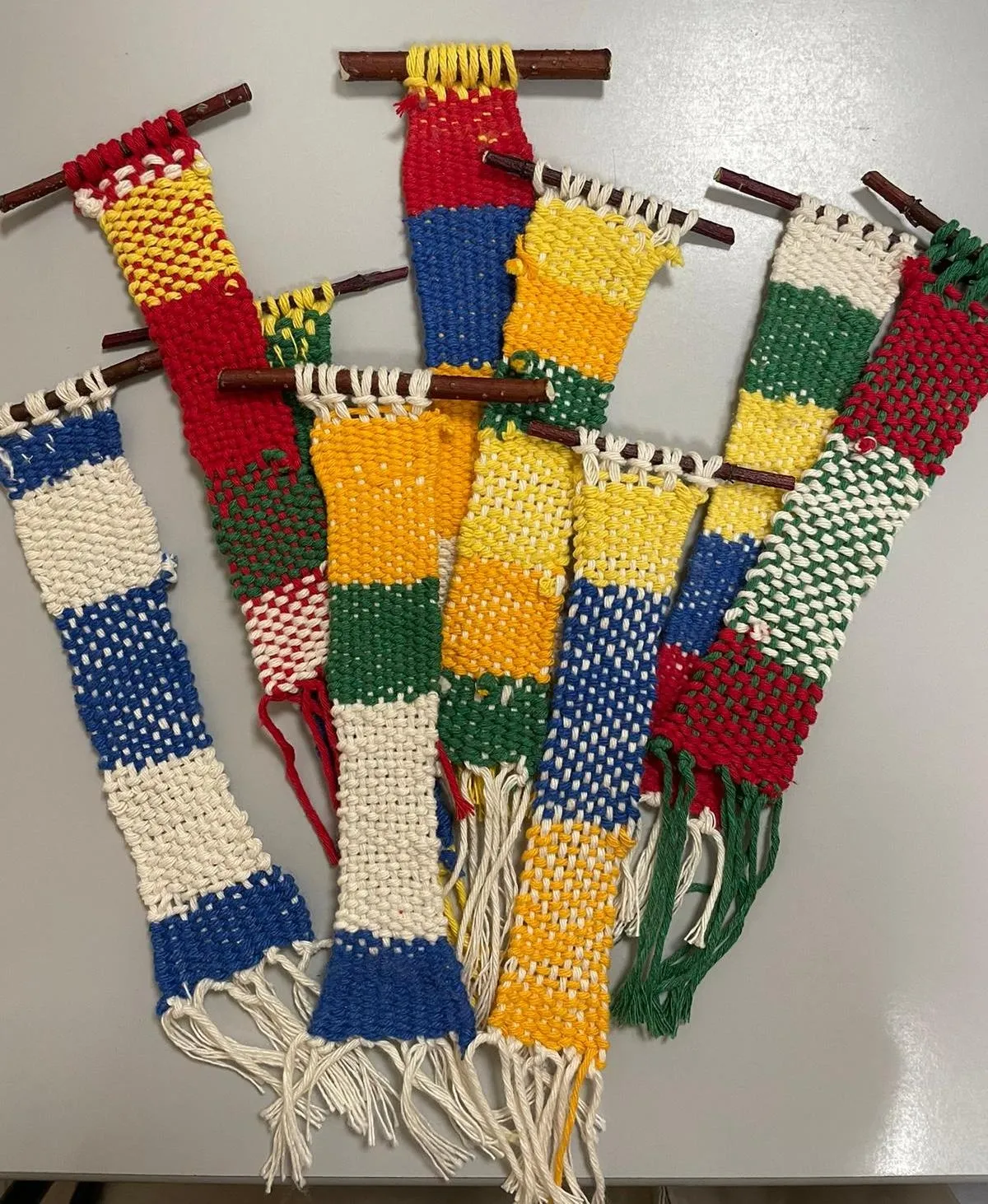 Foto 2 - Asprodes entrega los marcap&aacute;ginas que ha elaborado para la Feria del Libro