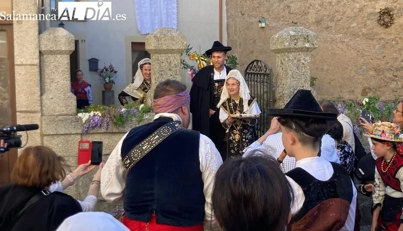 Representación de una boda charra por el grupo Surco en Villavieja de Yeltes