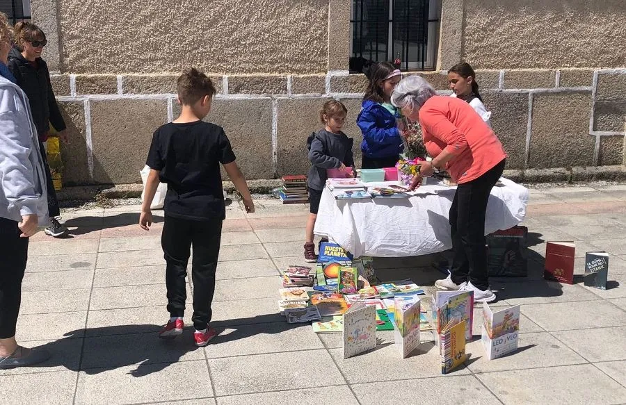 Foto 4 - Aldea del Obispo celebra el D&iacute;a del Libro gracias a los m&aacute;s peque&ntilde;os