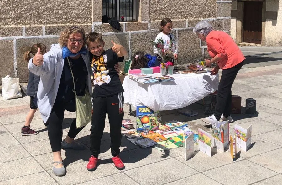 Foto 3 - Aldea del Obispo celebra el D&iacute;a del Libro gracias a los m&aacute;s peque&ntilde;os