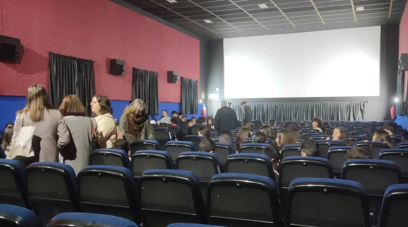 Foto 4 - EDUCAFICCI-ON recibe a alumnos de la ESO de tres centros mirobrigenses y el IES de La Fuente 