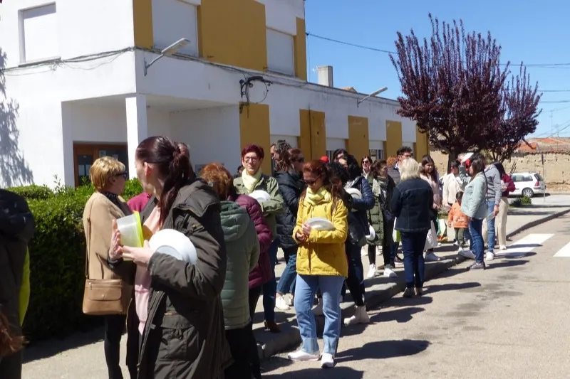Villoria despide sus fiestas con una gran paella