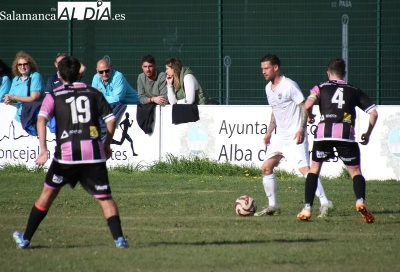 Foto 3 - El Aficionado paga caro sus errores ante el Cabrerizos (0-2)