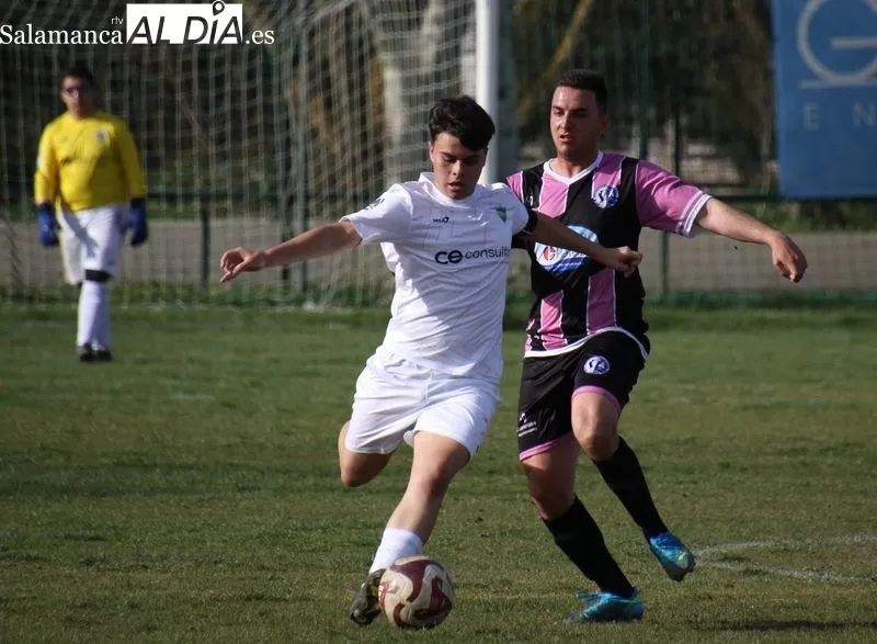 Foto 2 - El Aficionado paga caro sus errores ante el Cabrerizos (0-2)