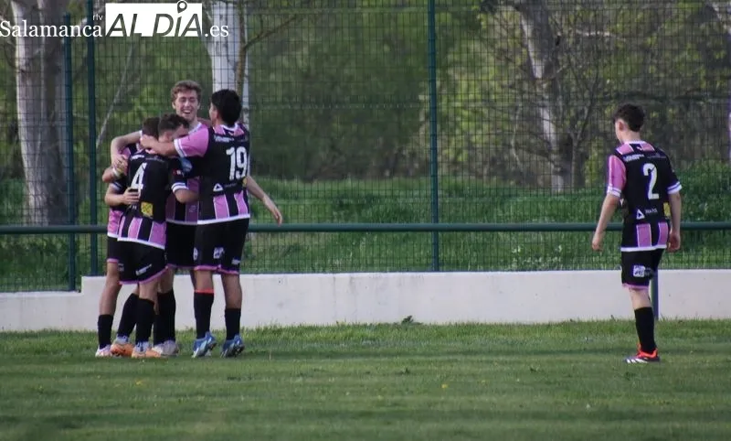 Foto 11 - El Aficionado paga caro sus errores ante el Cabrerizos (0-2)