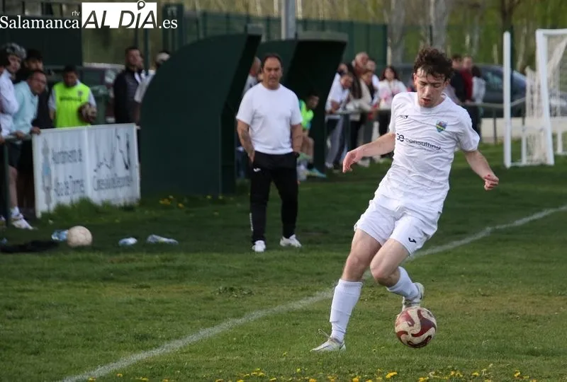 Foto 9 - El Aficionado paga caro sus errores ante el Cabrerizos (0-2)