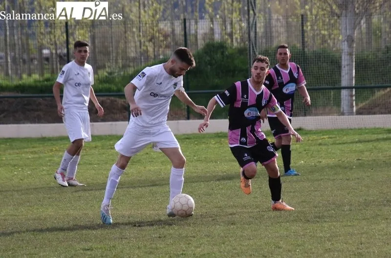Foto 8 - El Aficionado paga caro sus errores ante el Cabrerizos (0-2)