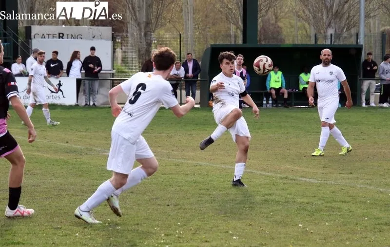 Foto 7 - El Aficionado paga caro sus errores ante el Cabrerizos (0-2)