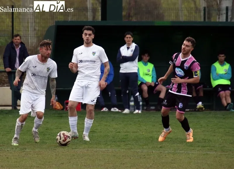 Foto 6 - El Aficionado paga caro sus errores ante el Cabrerizos (0-2)