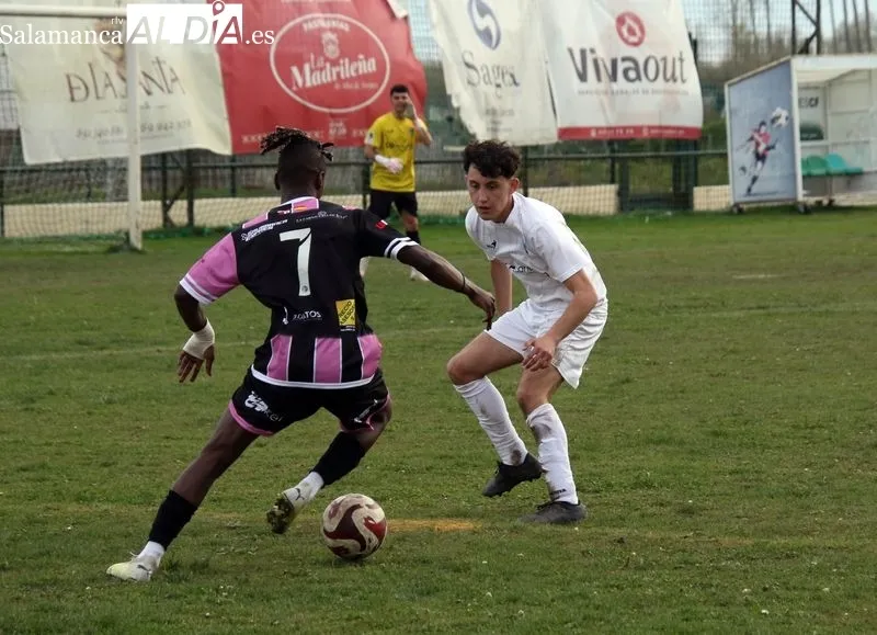 Foto 5 - El Aficionado paga caro sus errores ante el Cabrerizos (0-2)