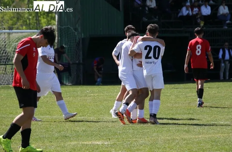 Foto 7 - Los juveniles de Alba de Tormes acarician el t&iacute;tulo y el ascenso a Primera Provincial