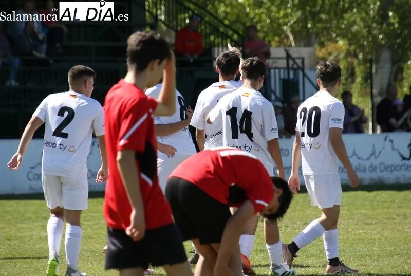 Foto 6 - Los juveniles de Alba de Tormes acarician el t&iacute;tulo y el ascenso a Primera Provincial