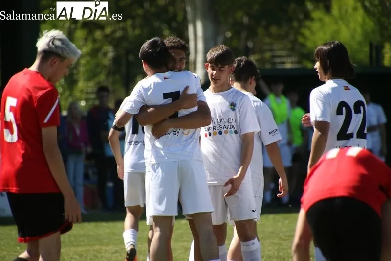Foto 5 - Los juveniles de Alba de Tormes acarician el t&iacute;tulo y el ascenso a Primera Provincial