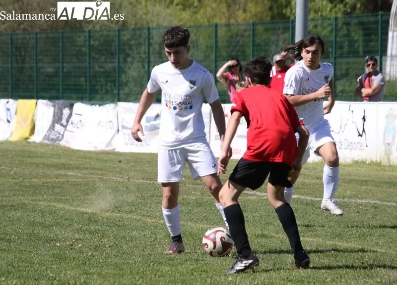 Foto 4 - Los juveniles de Alba de Tormes acarician el t&iacute;tulo y el ascenso a Primera Provincial