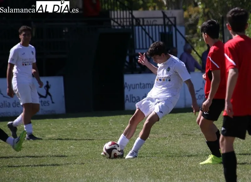 Foto 10 - Los juveniles de Alba de Tormes acarician el t&iacute;tulo y el ascenso a Primera Provincial