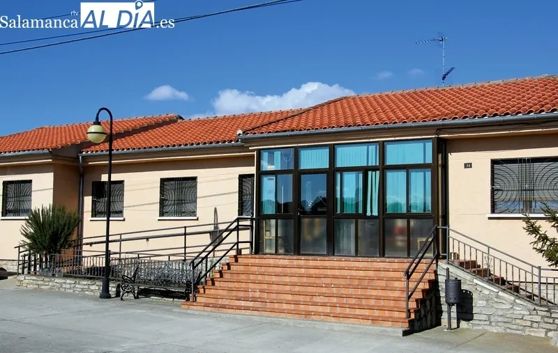 Casa de Mayores de Almendra  / CORRAL