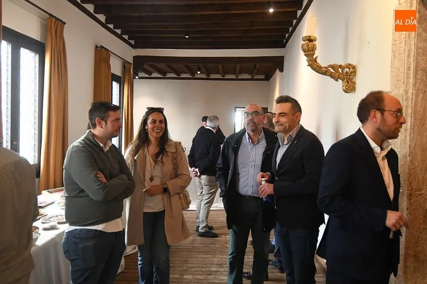 Empresarios y autoridades arropan a la gerencia del Palacio de Montarco