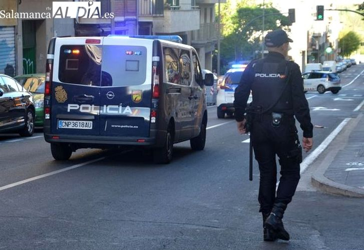 Detenidos dos varones por robar 1.000 euros a una mujer que los acaba de sacar del banco