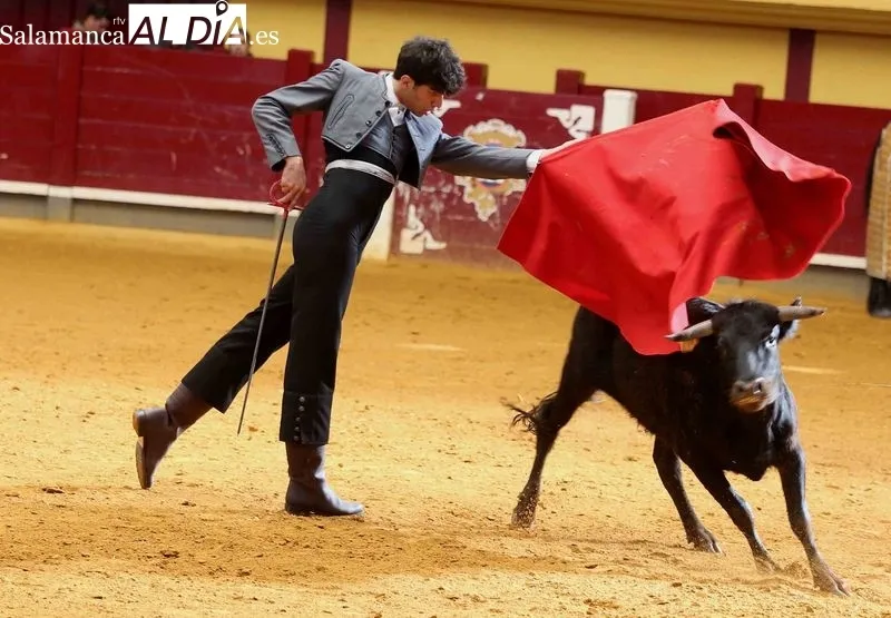 Foto 7 - Carlos Tirado marca el camino en el debut del albense Antonio Garc&iacute;a
