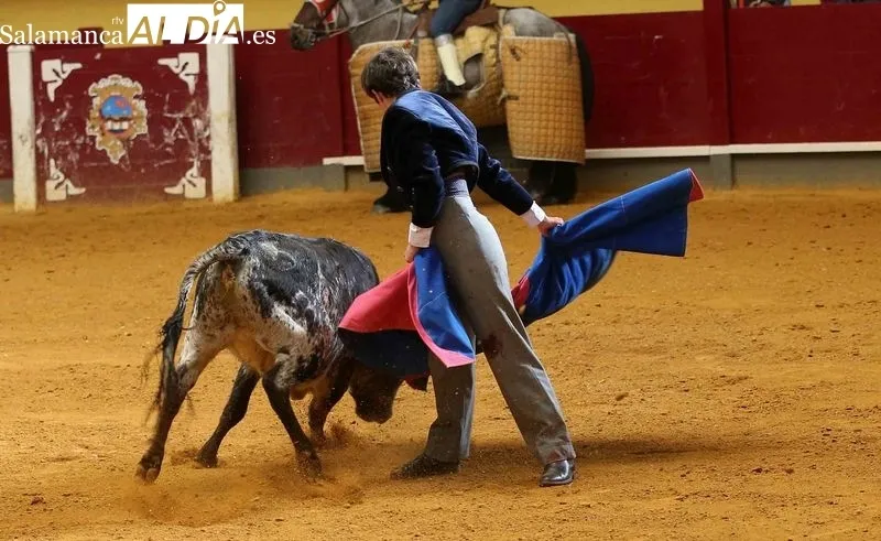 Foto 5 - Carlos Tirado marca el camino en el debut del albense Antonio Garc&iacute;a
