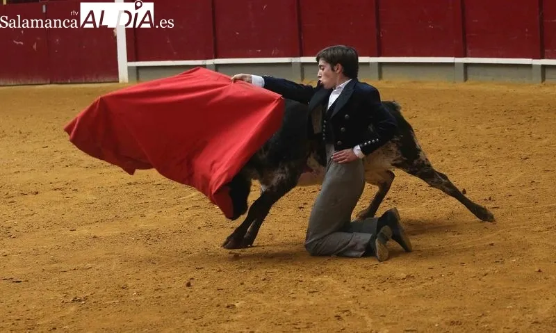 Foto 4 - Carlos Tirado marca el camino en el debut del albense Antonio Garc&iacute;a