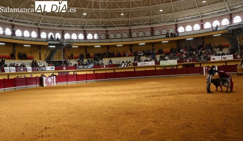 Foto 2 - Carlos Tirado marca el camino en el debut del albense Antonio Garc&iacute;a