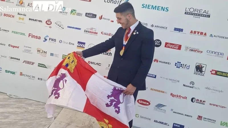 Oscar Ramos ha celebrado con sus profesores y amigos su triunfo en las olimpiadas de formación profesional
