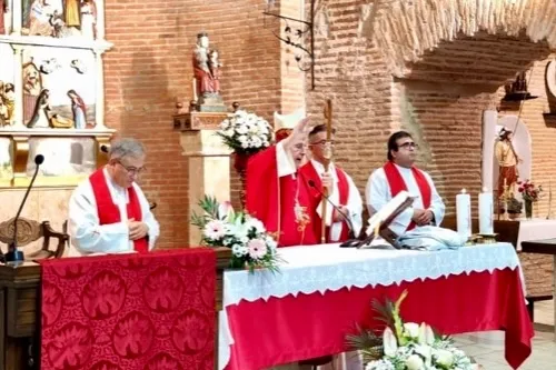 Foto 2 - 14 j&oacute;venes reciben la Confirmaci&oacute;n en Paradinas