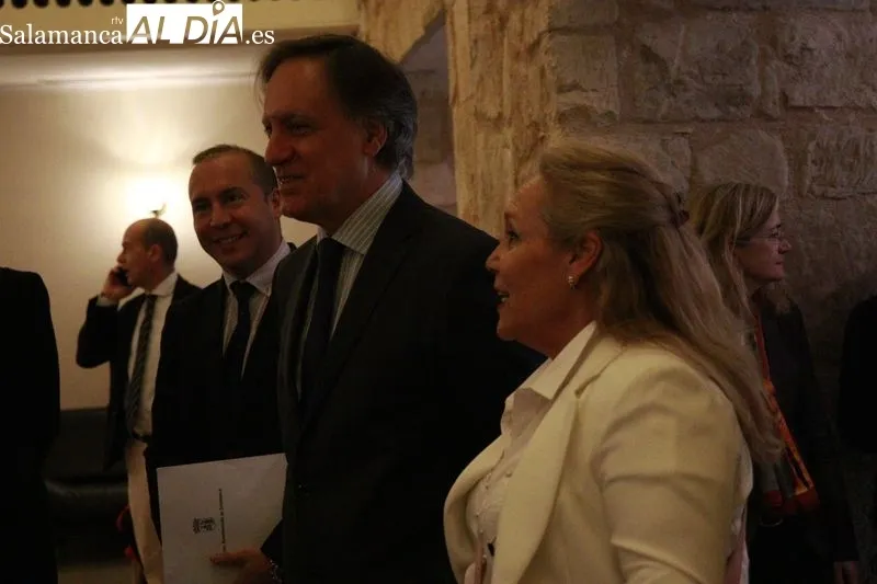 Inauguración de la jornada homenaje al padre de la Neurociencia, Santiago Ramón y Cajal, en el Teatro Liceo. Foto Raúl Riego