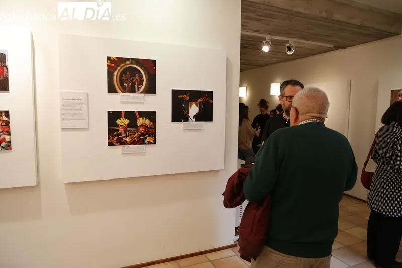 Muestra fotográfica sobre el Kuarup, uno de los rituales más importantes de las comunidades indígenas del río Xingu (Mato Grosso, Brasil). Foto: David Sañudo